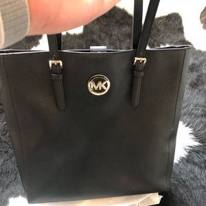 Michael Kors Jet Set Tote